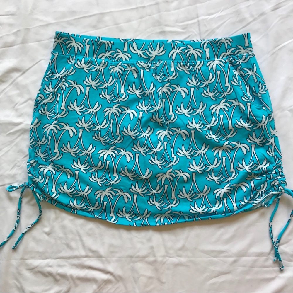 Crown & Ivy palm tree aqua print skort, size L